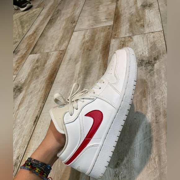 university red low jordan 1s woman 7.5 - Picture 8 of 10